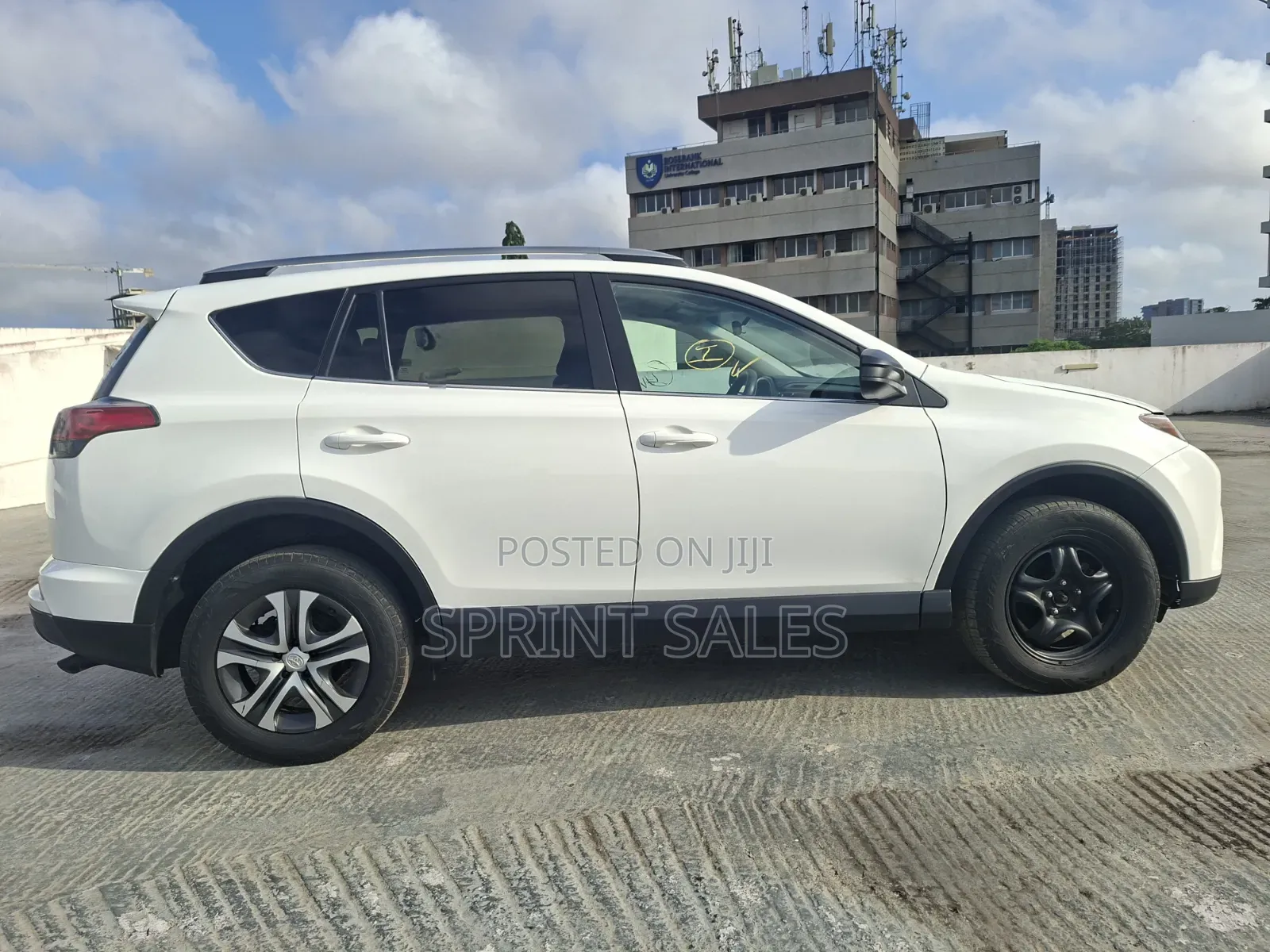 Toyota RAV4 LE AWD (2.5L 4cyl 6A) 2017 White