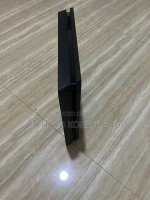 Play Station 4 Slim