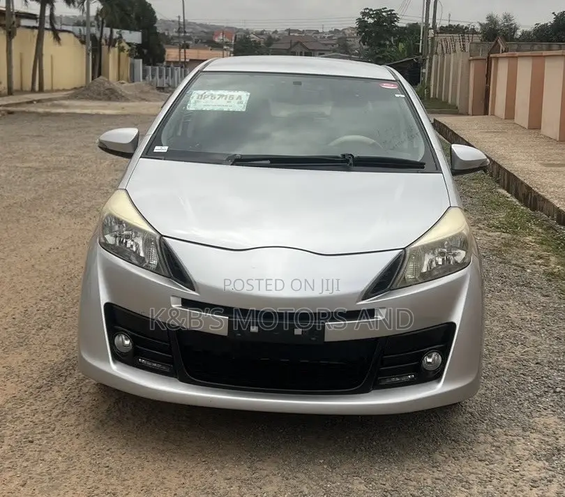 Toyota Vitz 1.5 FWD 5dr 2012 Silver