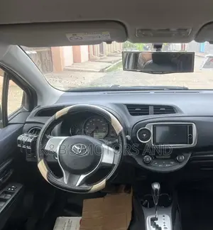 Toyota Vitz 1.5 FWD 5dr 2012 Silver