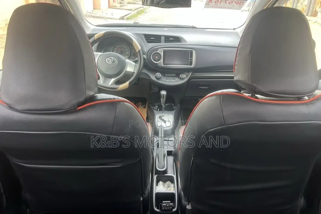 Toyota Vitz 1.5 FWD 5dr 2012 Silver