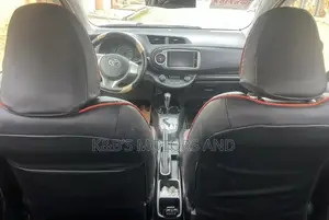 Toyota Vitz 1.5 FWD 5dr 2012 Silver