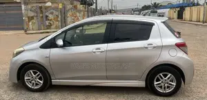 Toyota Vitz 1.5 FWD 5dr 2012 Silver