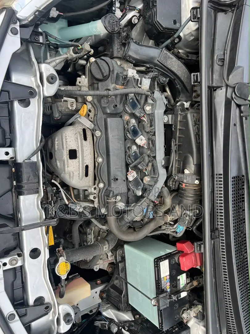 Toyota Vitz 1.5 FWD 5dr 2012 Silver