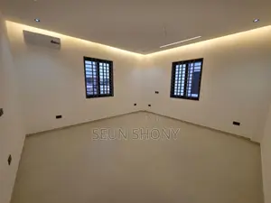 5bdrm House in Lake Side Estate for sale