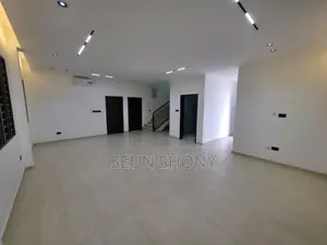 5bdrm House in Lake Side Estate for sale