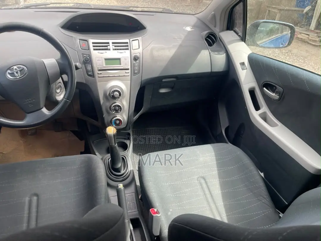 Toyota Yaris 2010 Blue