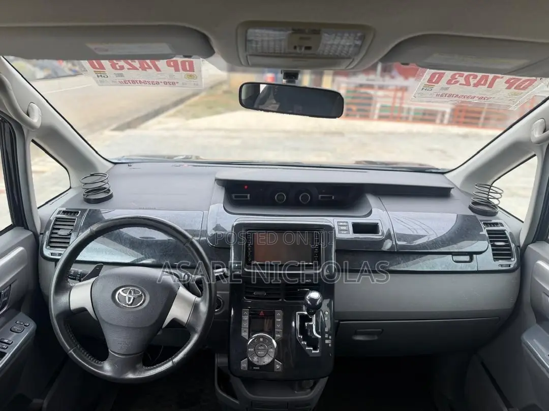 Toyota Voxy 2012 Black