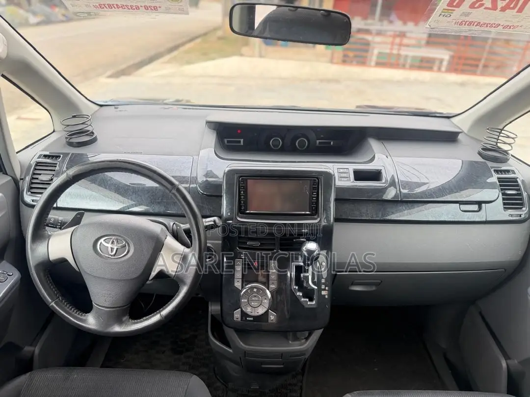 Toyota Voxy 2012 Black