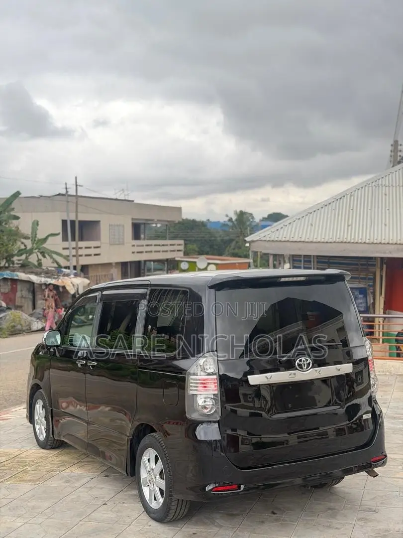 Toyota Voxy 2012 Black