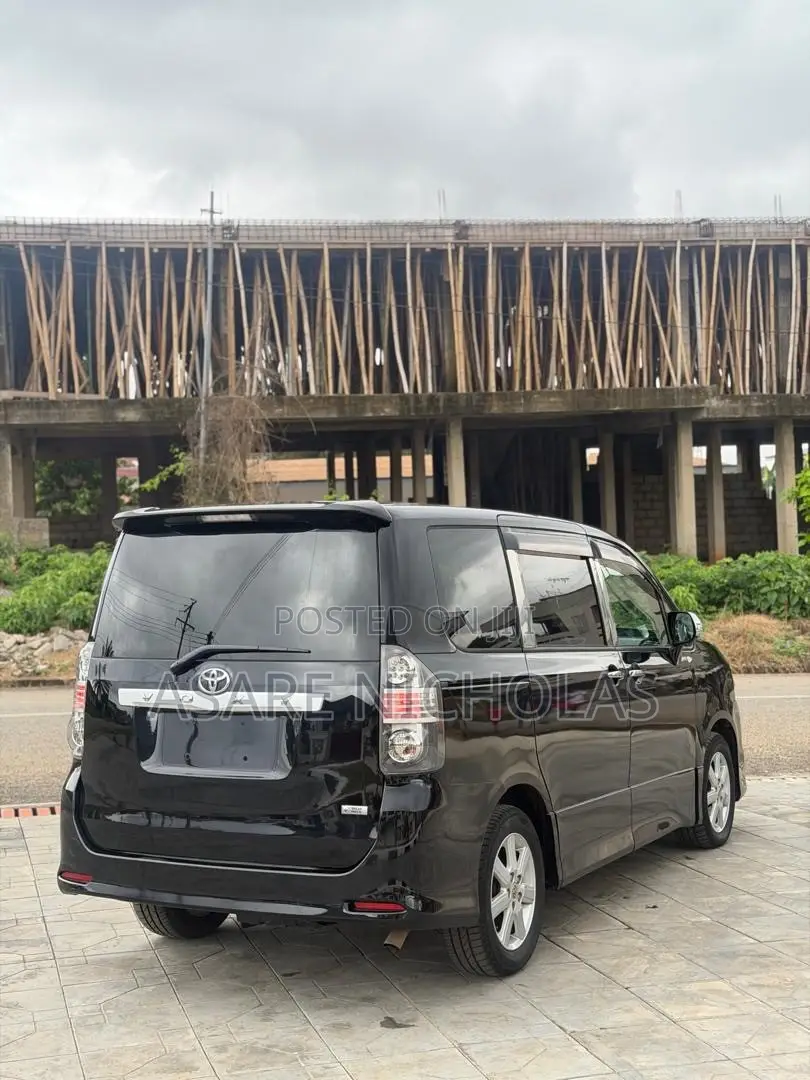 Toyota Voxy 2012 Black