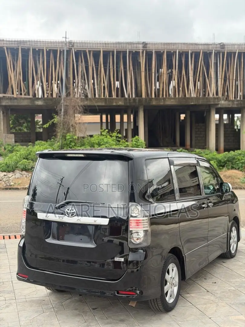 Toyota Voxy 2012 Black
