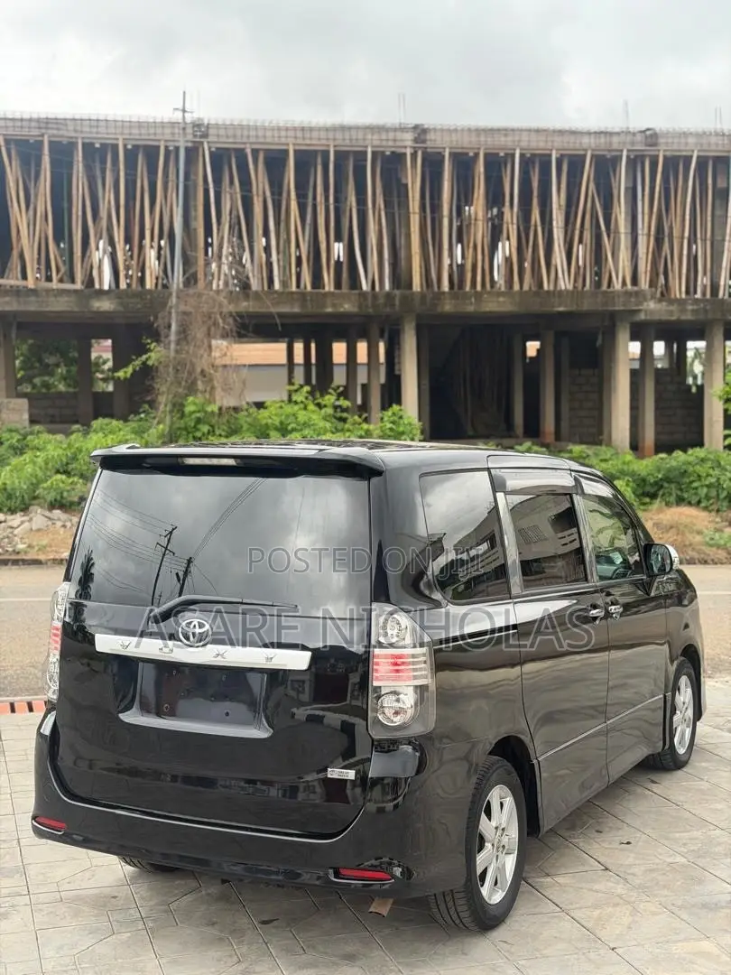 Toyota Voxy 2012 Black