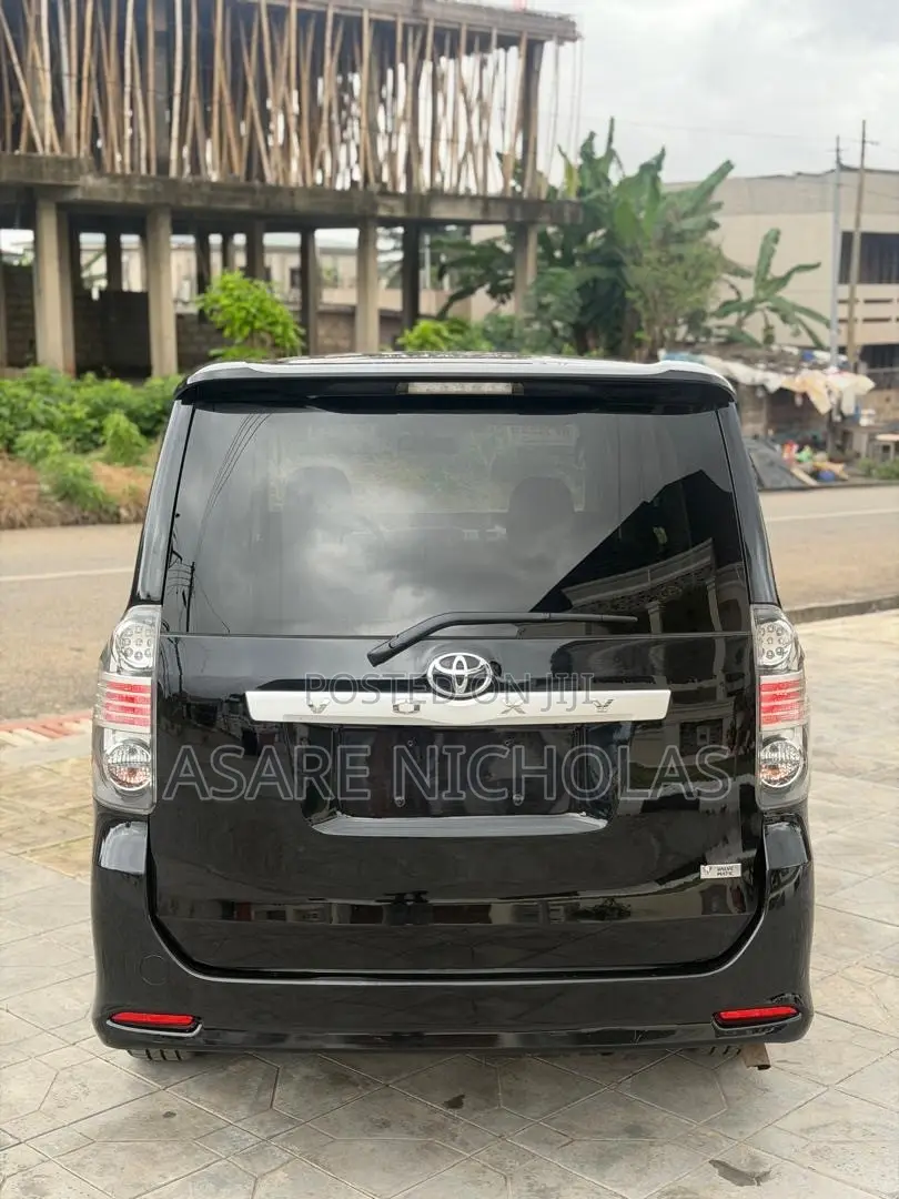 Toyota Voxy 2012 Black