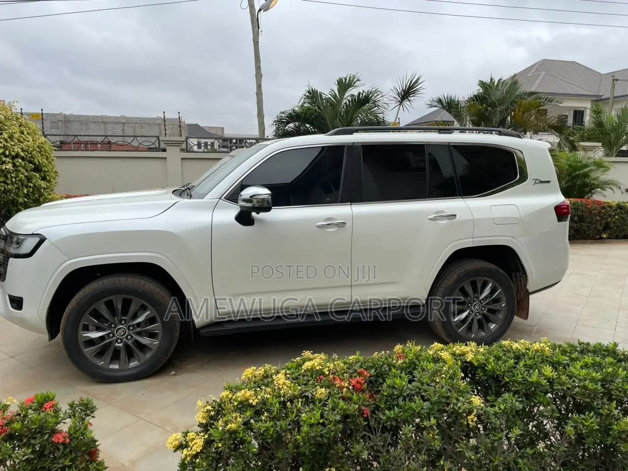 Toyota Land Cruiser LC300 2024 White
