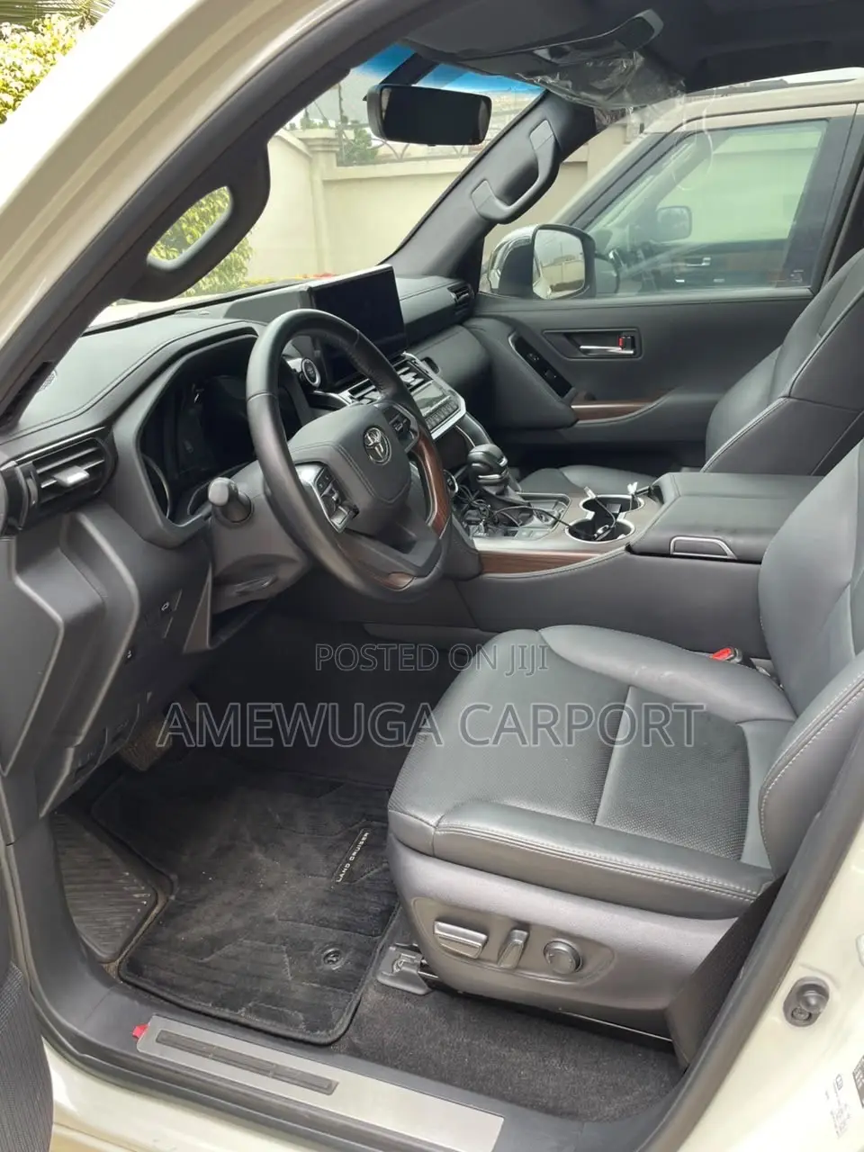 Toyota Land Cruiser LC300 2024 White