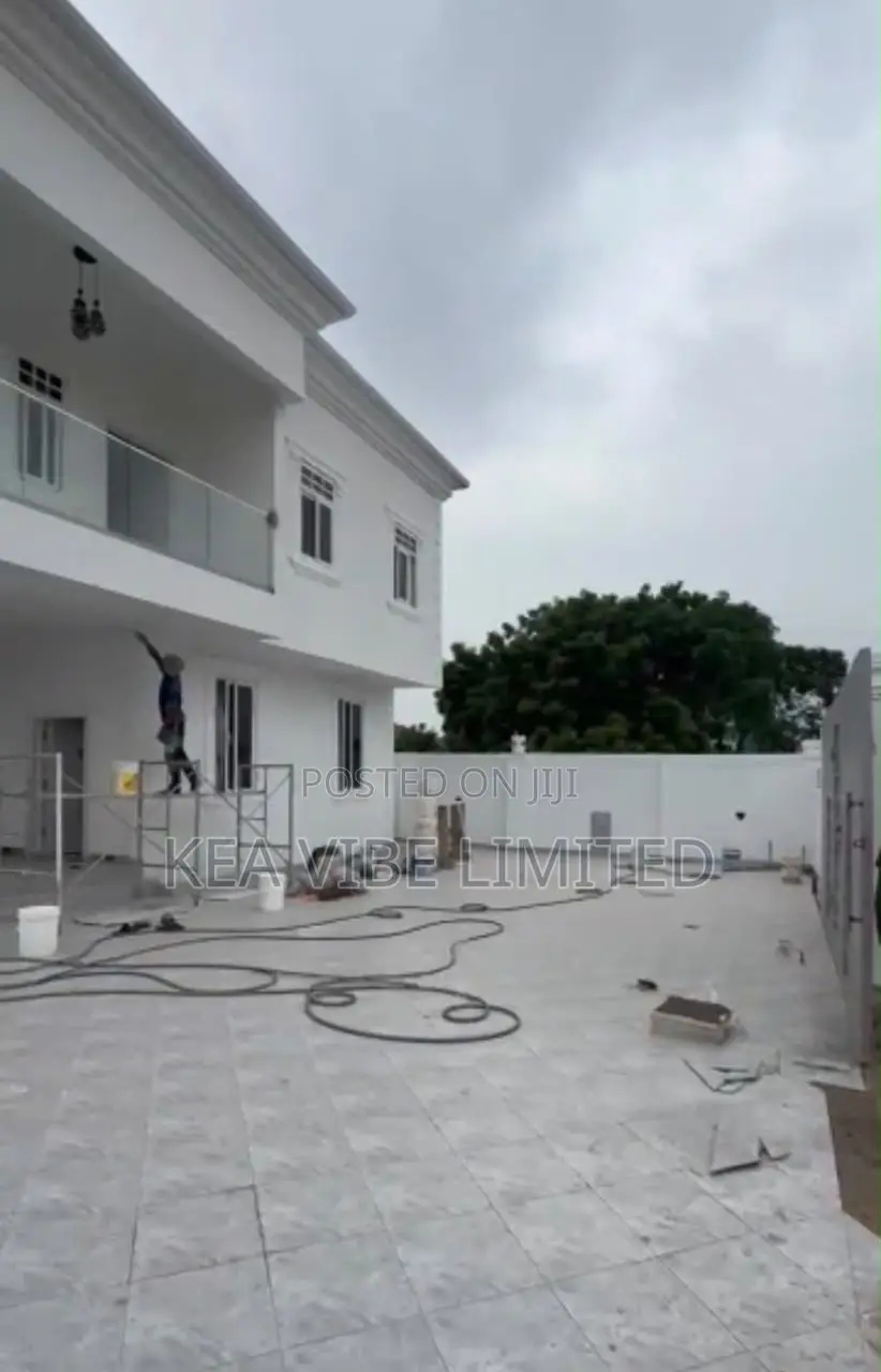 4bdrm Apartment in Kwabenya for sale
