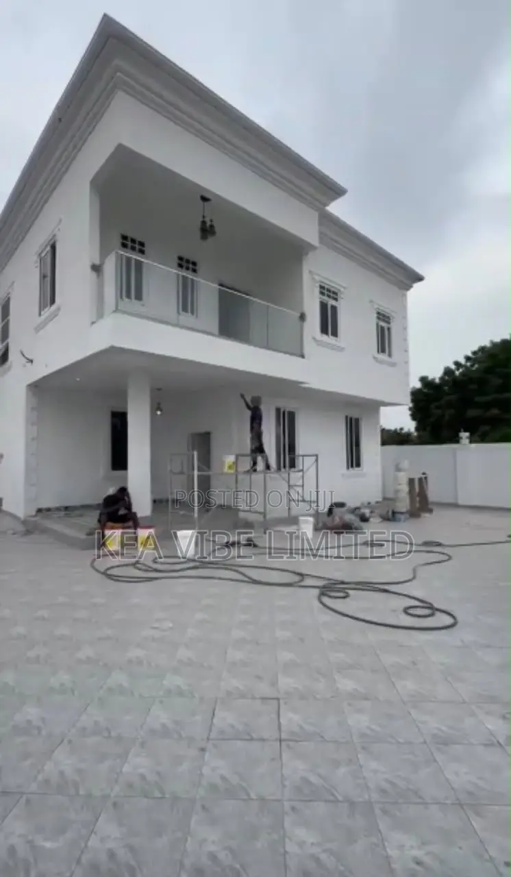 4bdrm Apartment in Kwabenya for sale