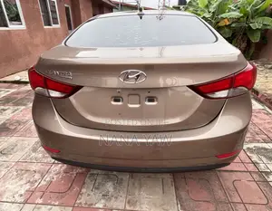 Hyundai Elantra Limited 4dr Sedan (1.8L 4cyl 6A) 2015 Gold