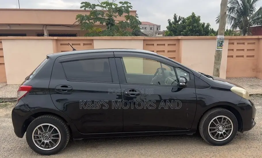 Toyota Vitz 1.5 FWD 5dr 2013 Black