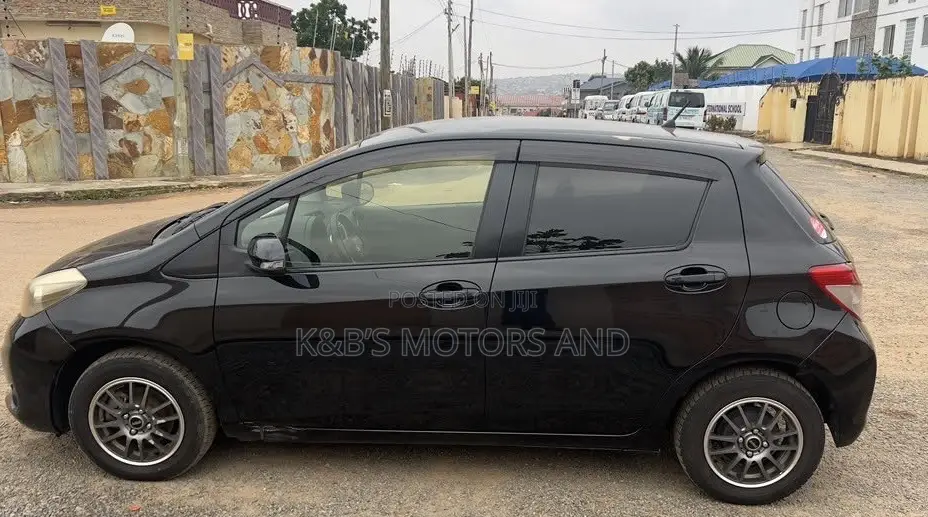 Toyota Vitz 1.5 FWD 5dr 2013 Black