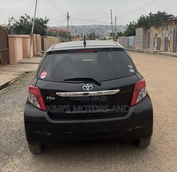 Toyota Vitz 1.5 FWD 5dr 2013 Black