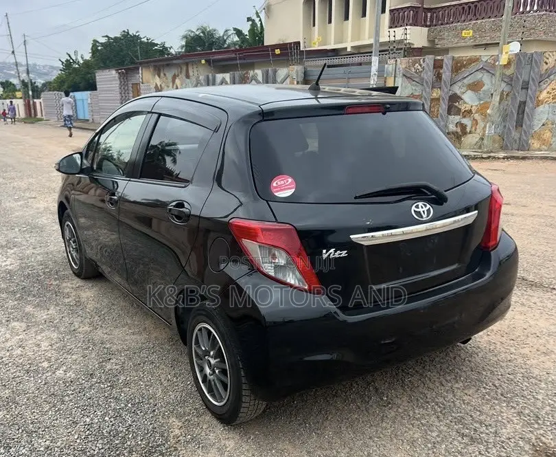 Toyota Vitz 1.5 FWD 5dr 2013 Black