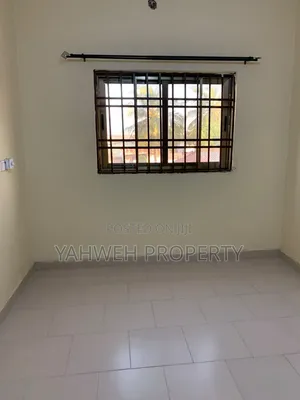 4bdrm Apartment in Teshie Police Post for rent