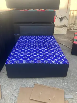 Durable Inbuilt Bed With Mattress in It