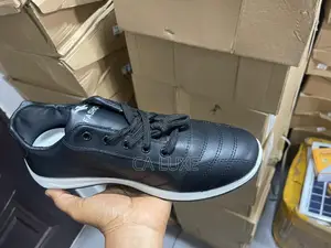 Quality Unisex Fashion Sneakers With Lace-Up Closure