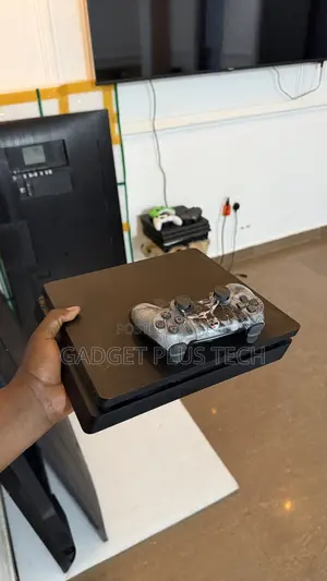 PS4 Slim 500GB 3 Offline Games 1 Controller