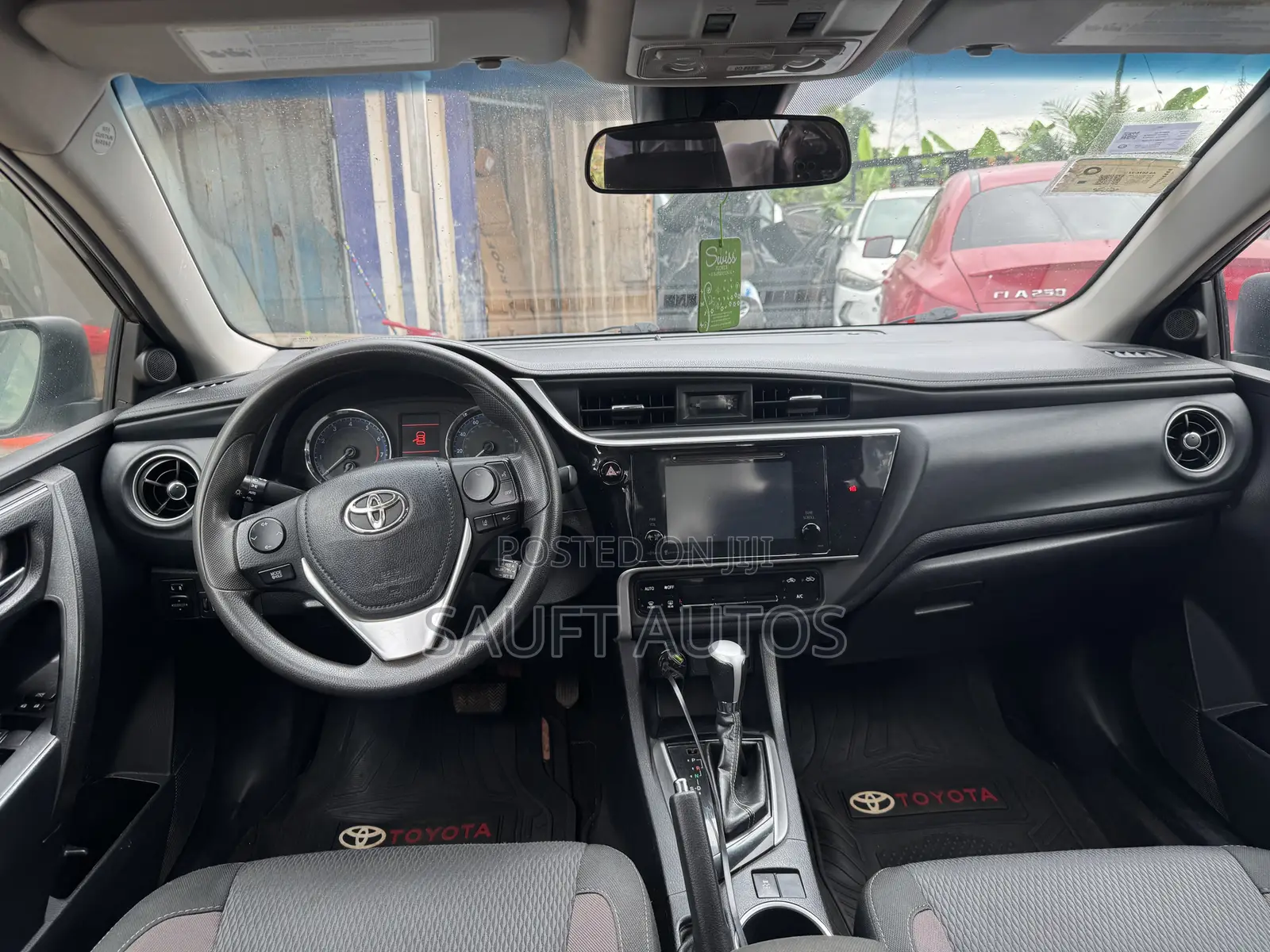 Toyota Corolla LE (1.8L 4cyl 2A) 2018 Gray