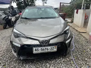 Toyota Corolla LE (1.8L 4cyl 2A) 2018 Gray