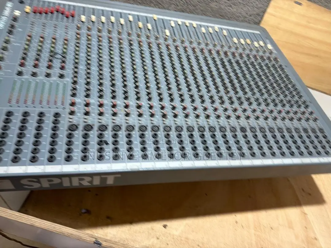 Soundcraft Spirit Studio Mixer