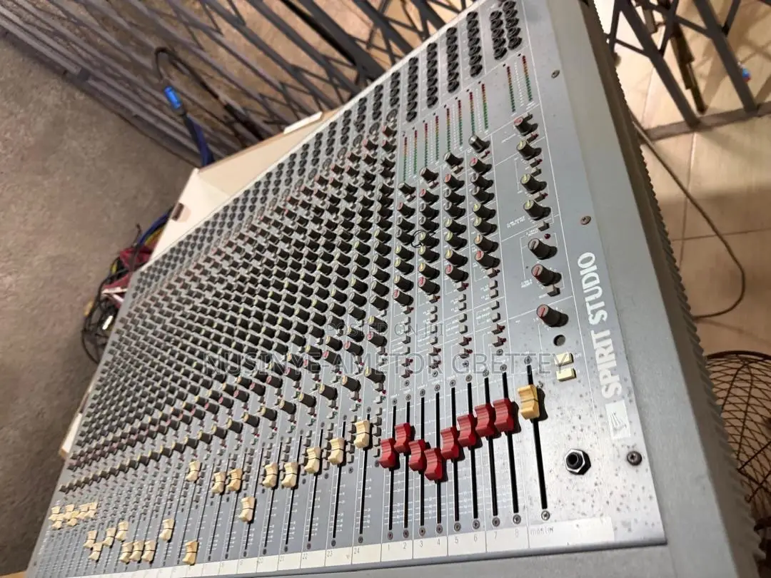 Soundcraft Spirit Studio Mixer