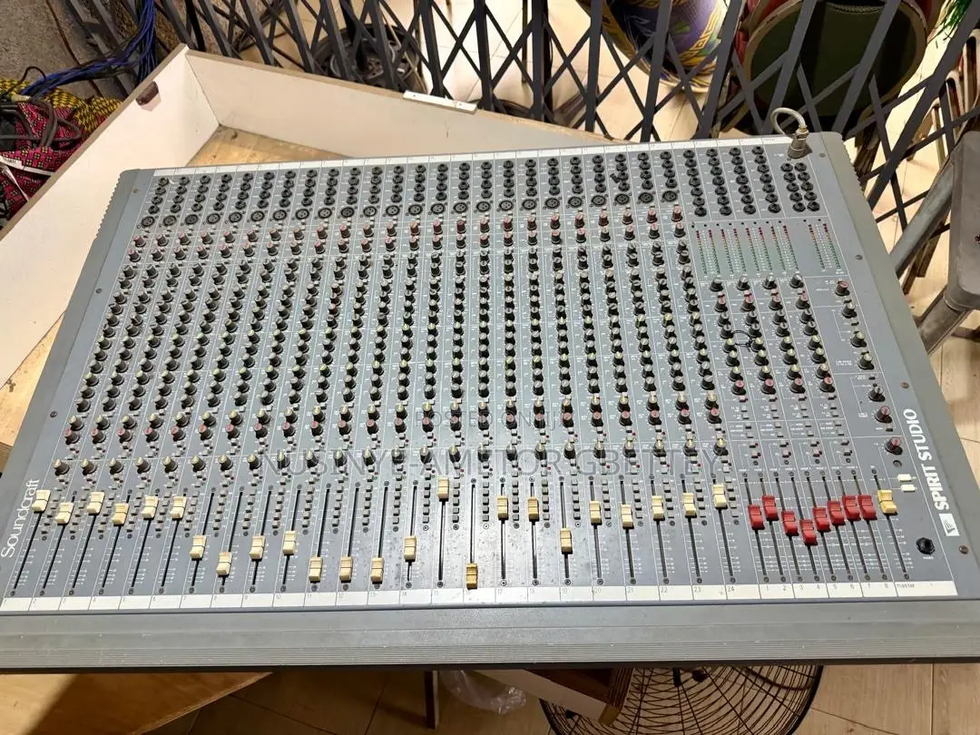 Soundcraft Spirit Studio Mixer