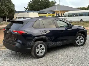 Toyota RAV4 XLE AWD 2020 Blue