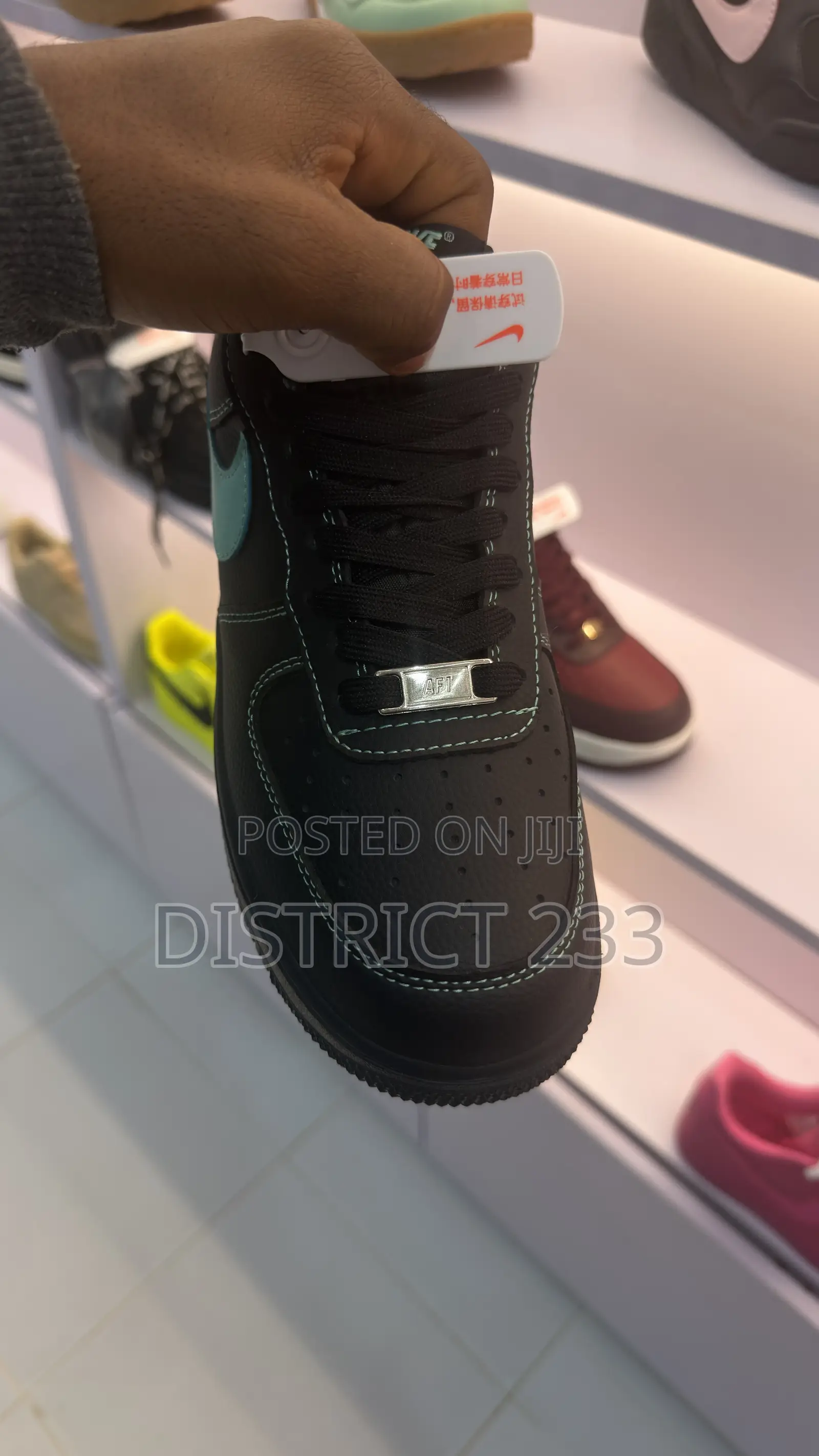 Nike Air Force 1 '07 LV8 "Black Hydrangeas"
