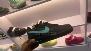 Nike Air Force 1 '07 LV8 "Black Hydrangeas"