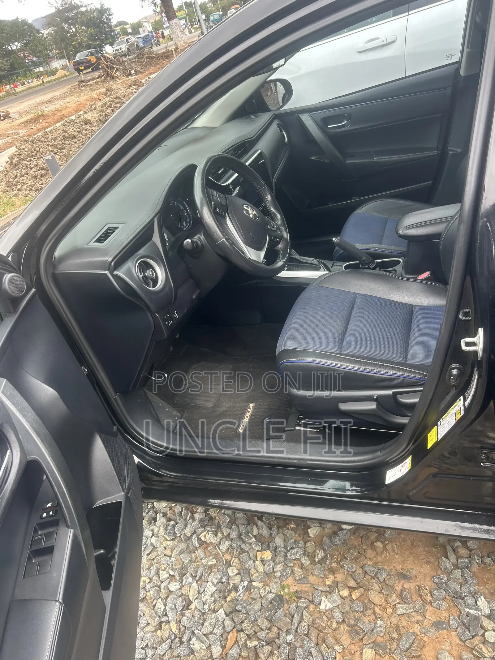 Toyota Corolla SE 4dr Sedan (1.8L 4cyl Manual) 2017 Black