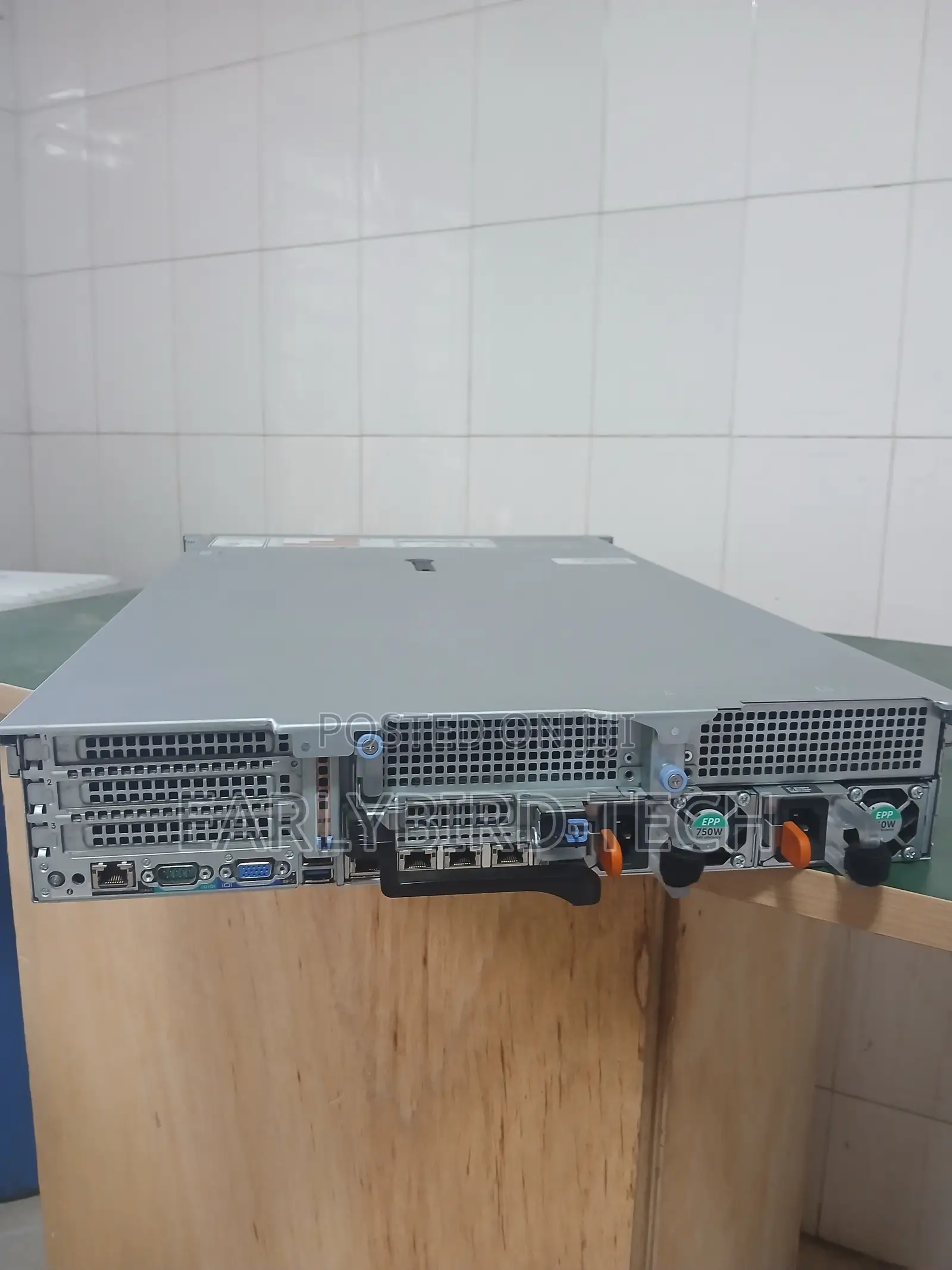 Server Dell PowerEdge R740 64GB Intel Xeon HDD 2T