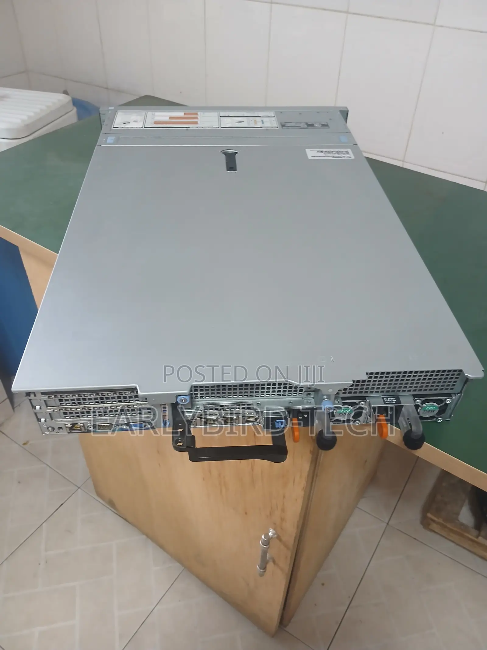 Server Dell PowerEdge R740 64GB Intel Xeon HDD 2T