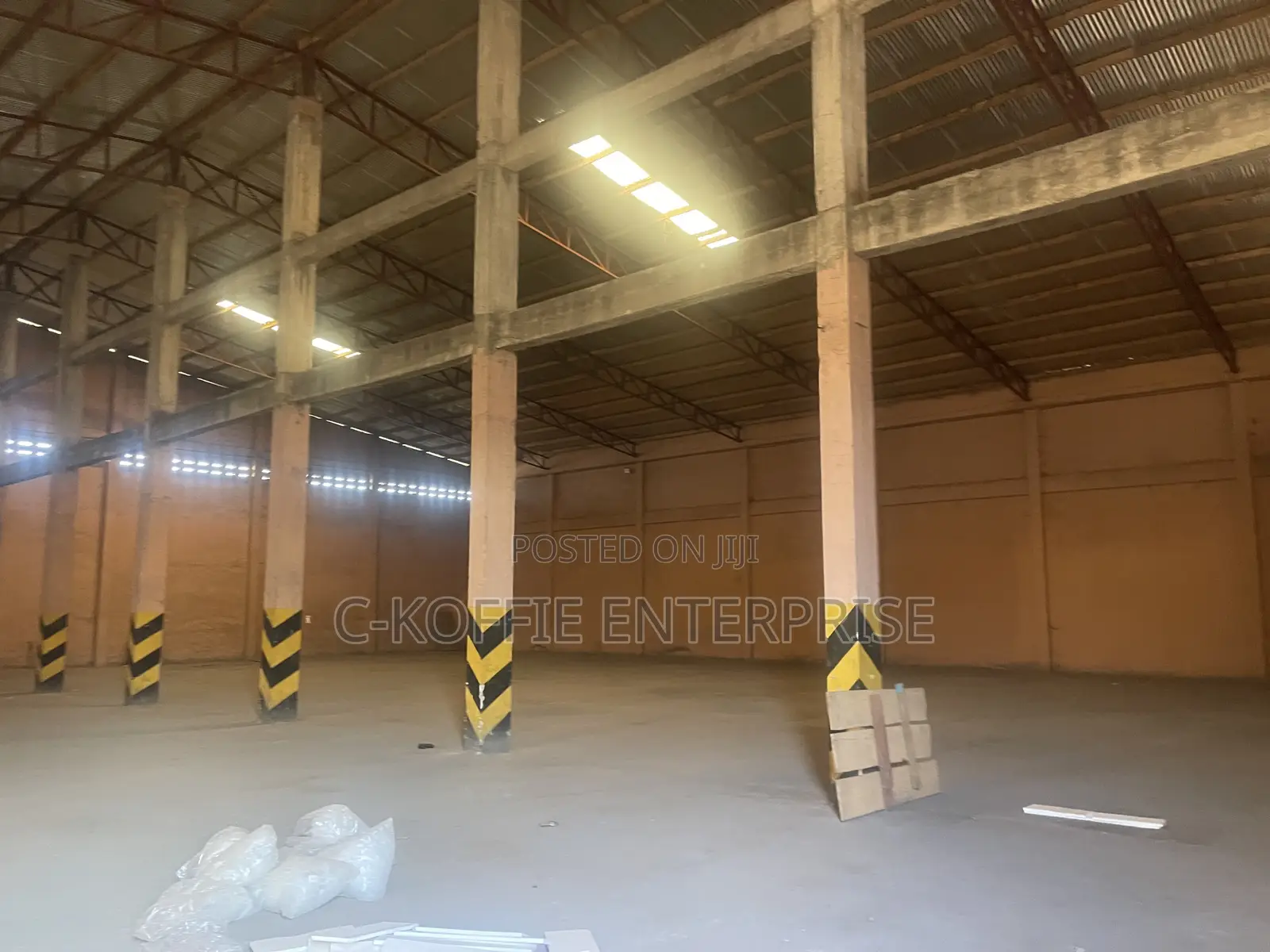 1, 200 Warehouse at Circle for Rent