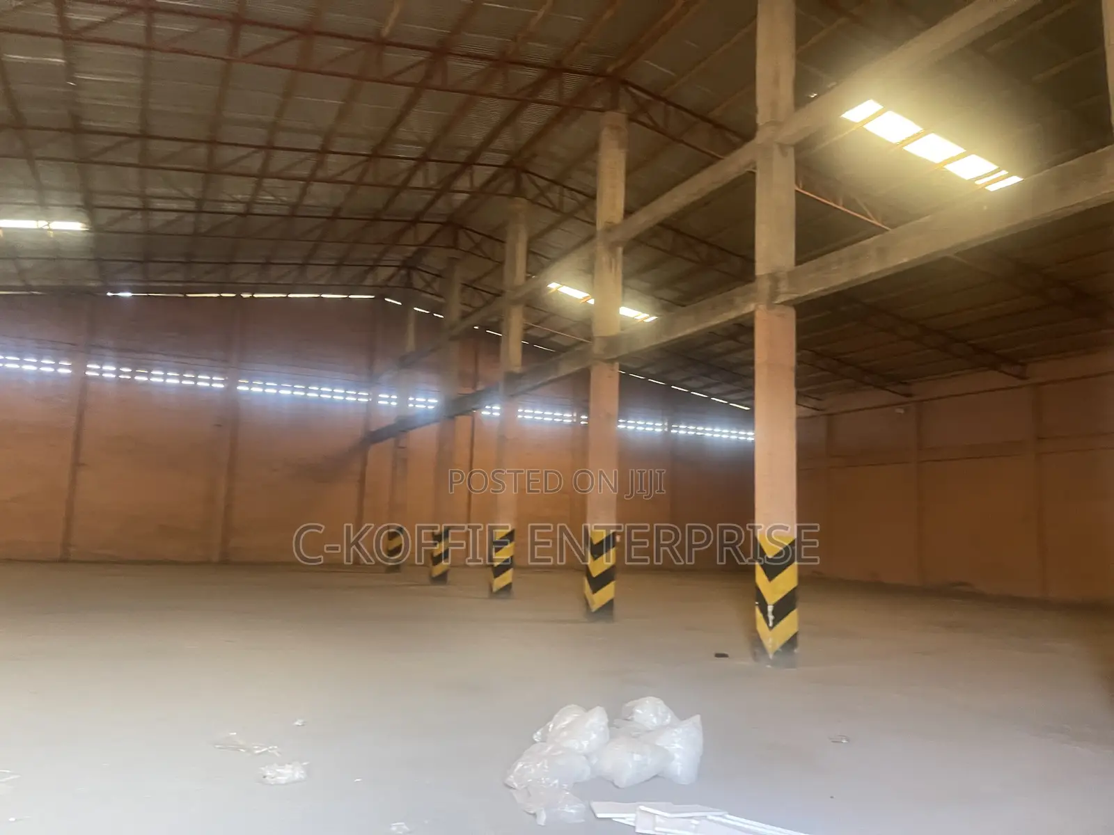 1, 200 Warehouse at Circle for Rent