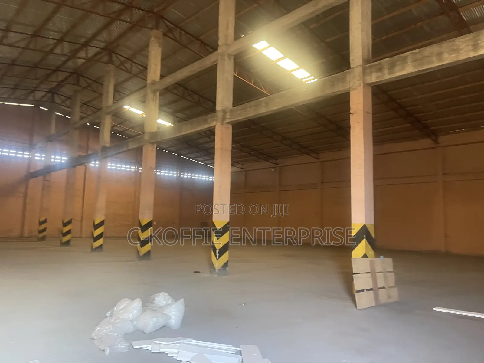 1, 200 Warehouse at Circle for Rent