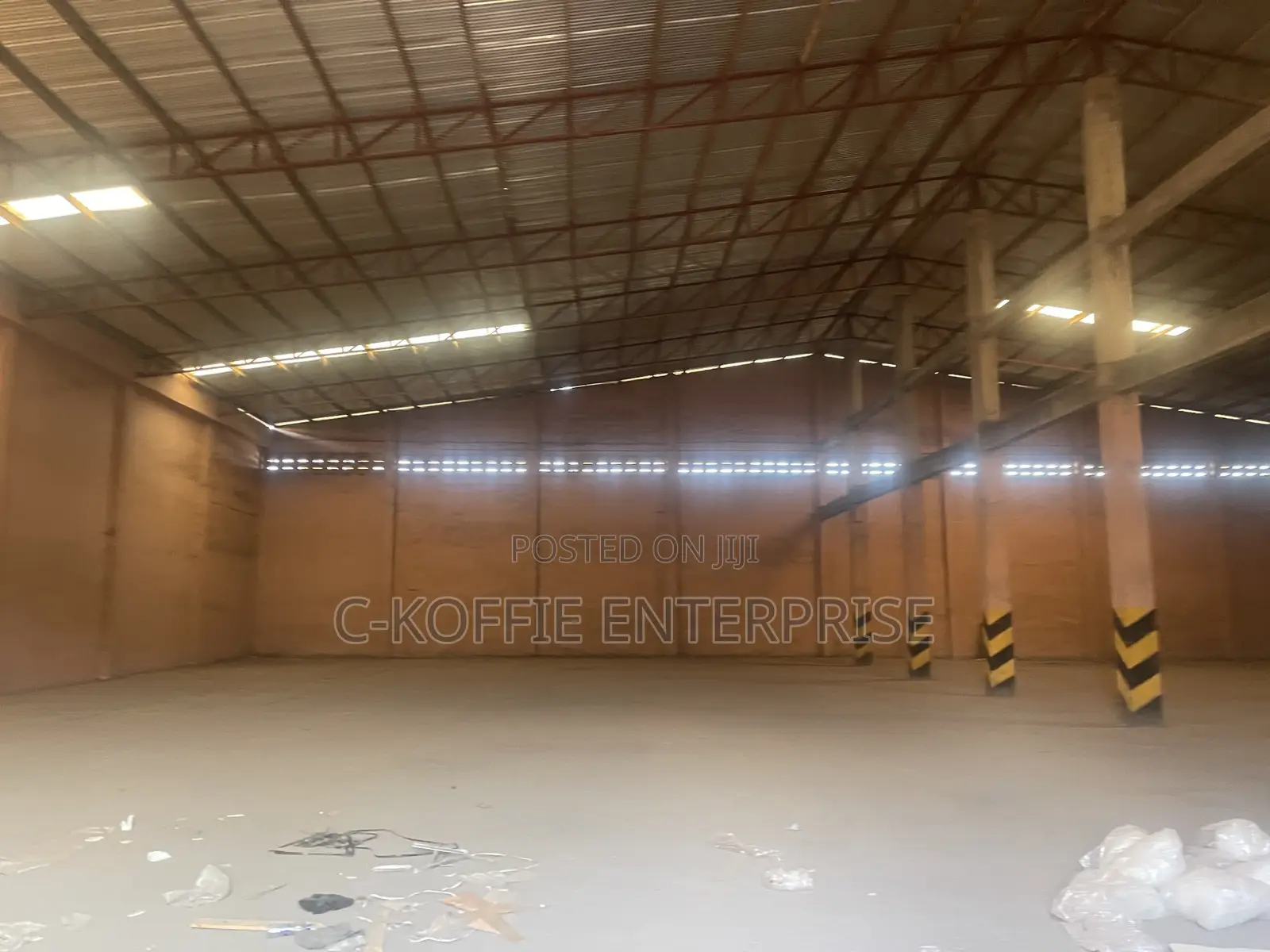1, 200 Warehouse at Circle for Rent