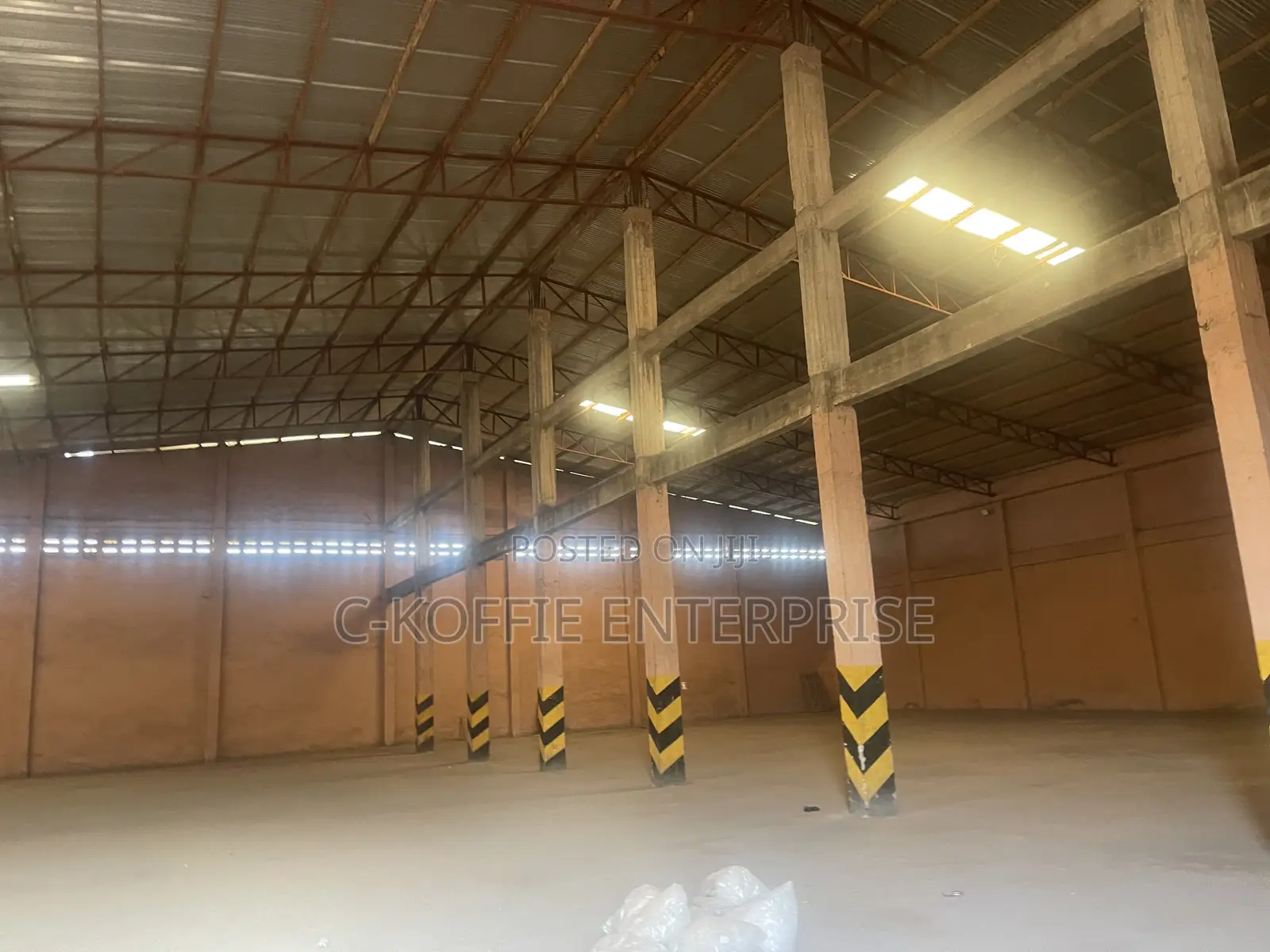 1, 200 Warehouse at Circle for Rent