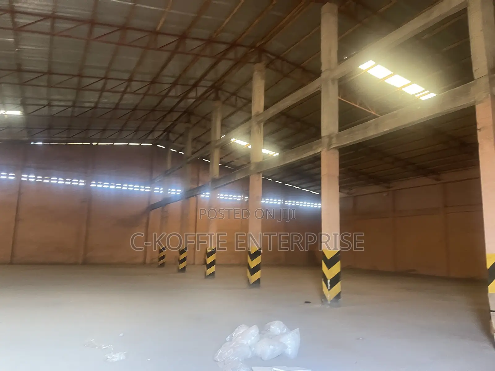 1, 200 Warehouse at Circle for Rent