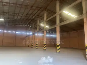 1, 200 Warehouse at Circle for Rent