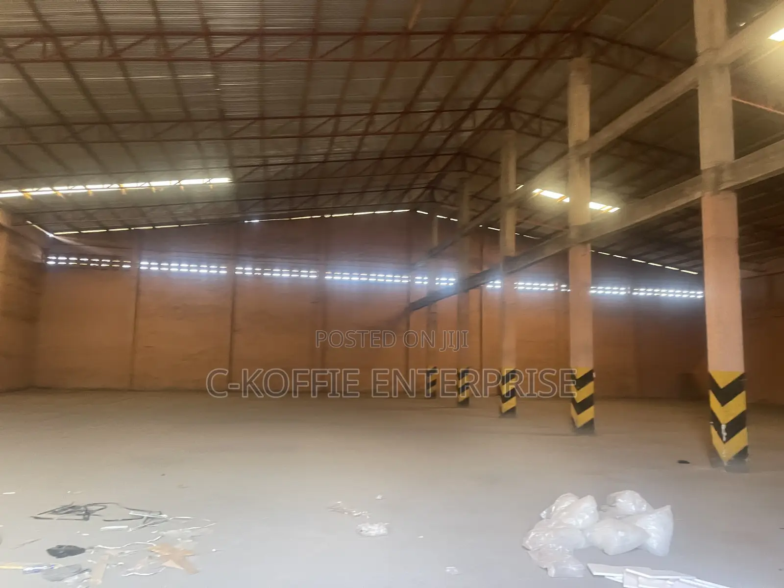 1, 200 Warehouse at Circle for Rent